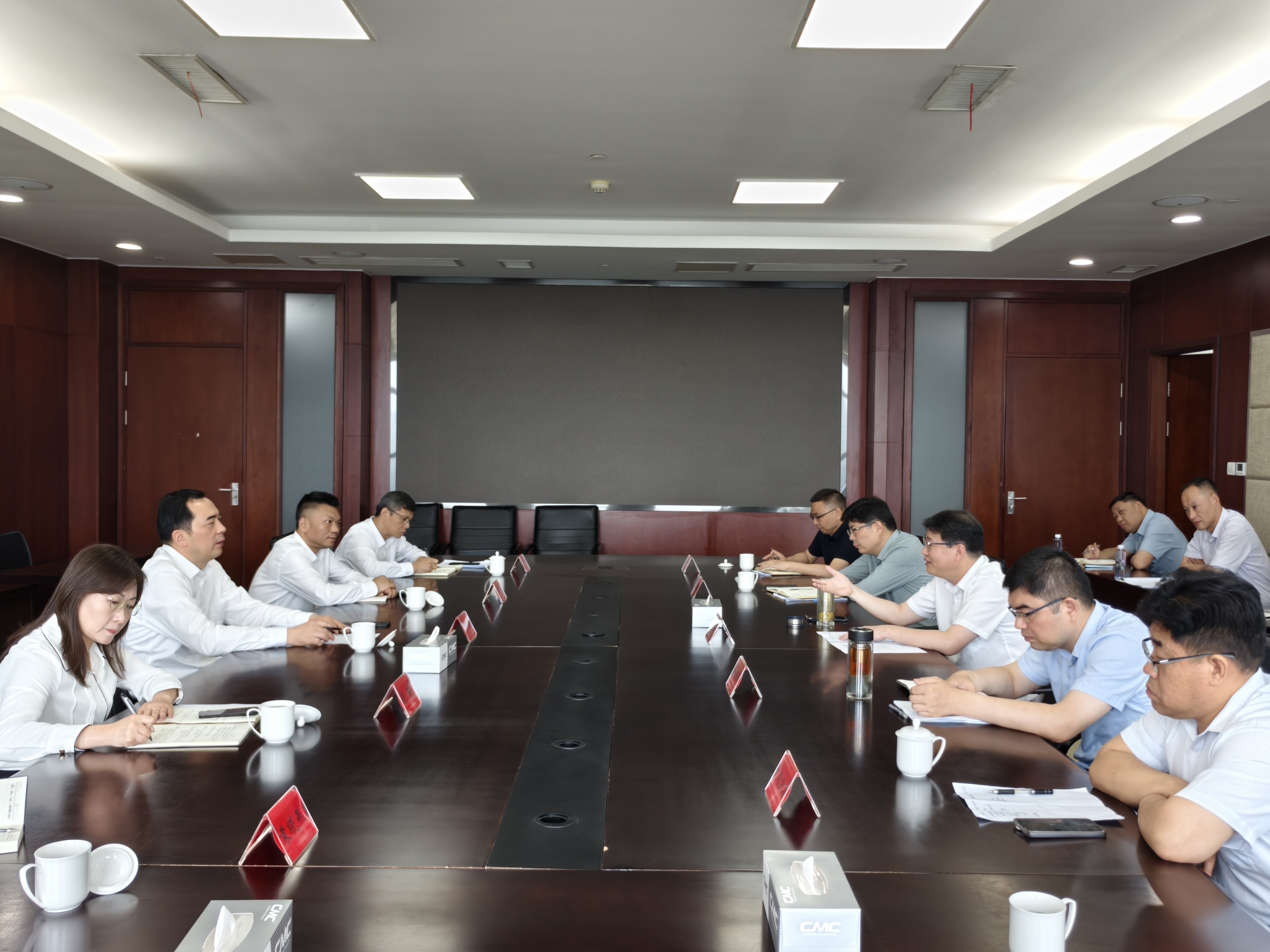 集團黨委書記、董事長周君帶隊赴泰州高港推動政企合作盤活存量資產